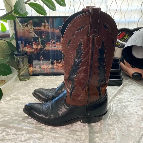 SOLD!! Vintage two tone black and brown cowboy boots - Picture 1 of 7